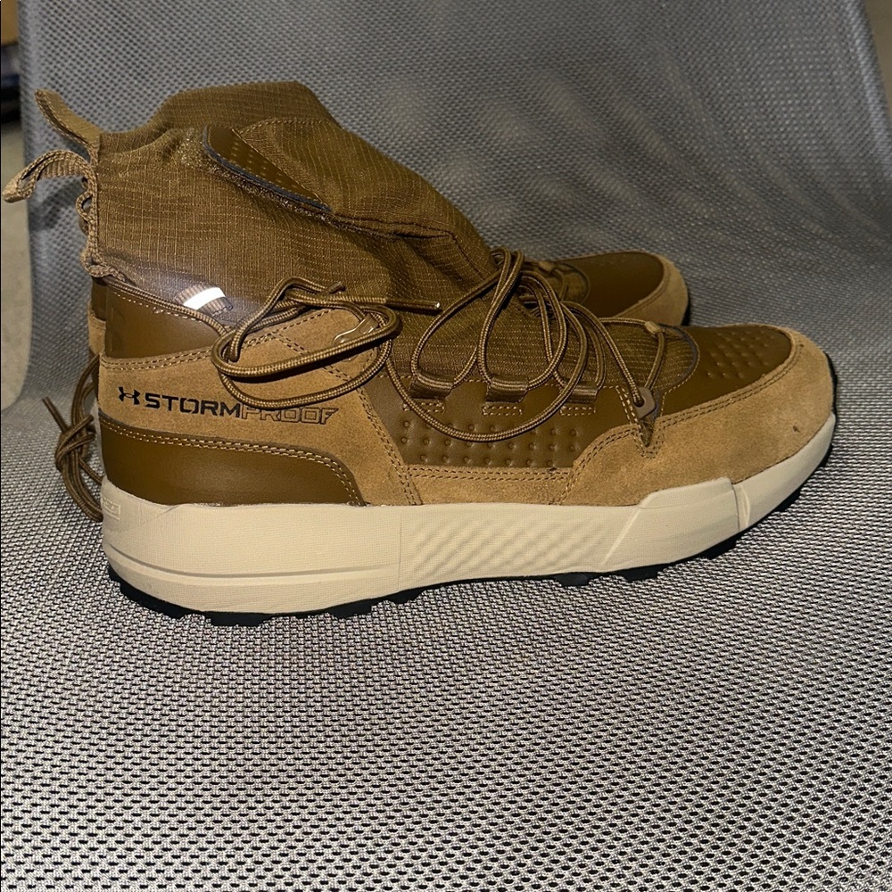 UNDER ARMOUR UA CHARGED LOADOUT TREK WATERPROOF NEW, sz 14, very comfy,last one!